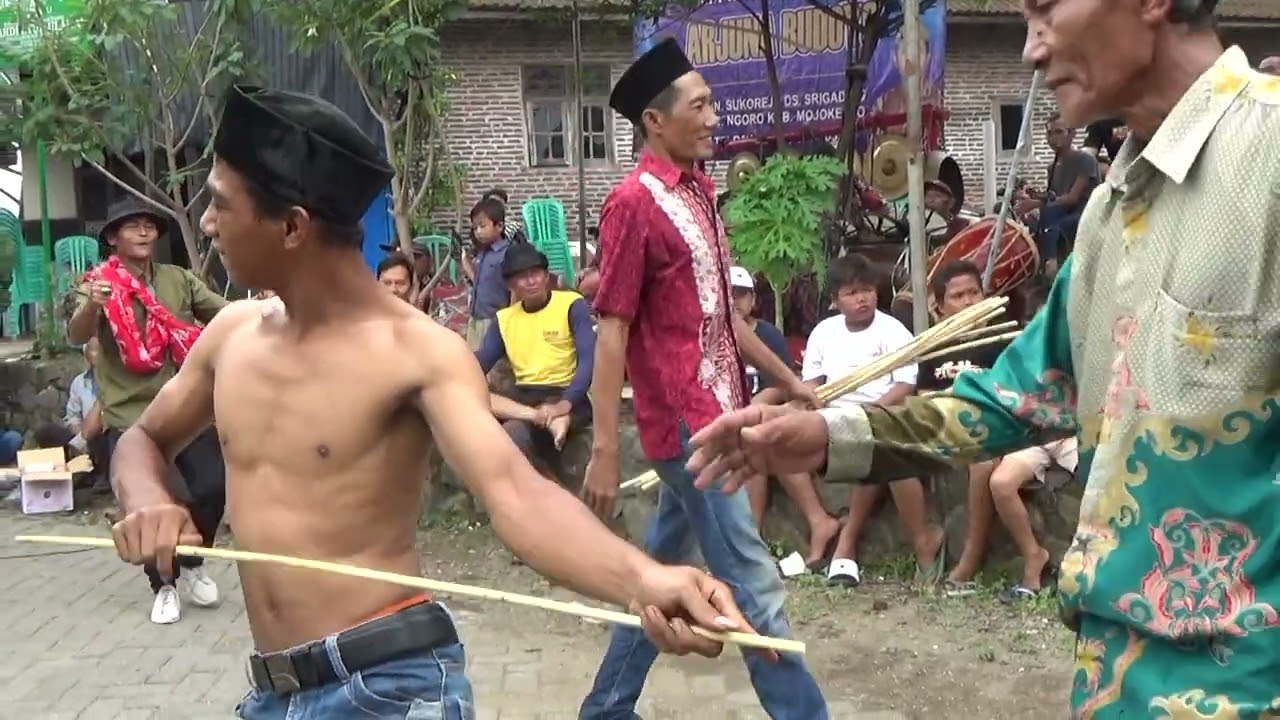 kesenian UJUNG  - dalam rangka khitan AHMADDUL ILMI  _ 01