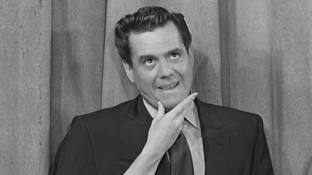 Ricky Performs while Handcuffed to Lucy!
