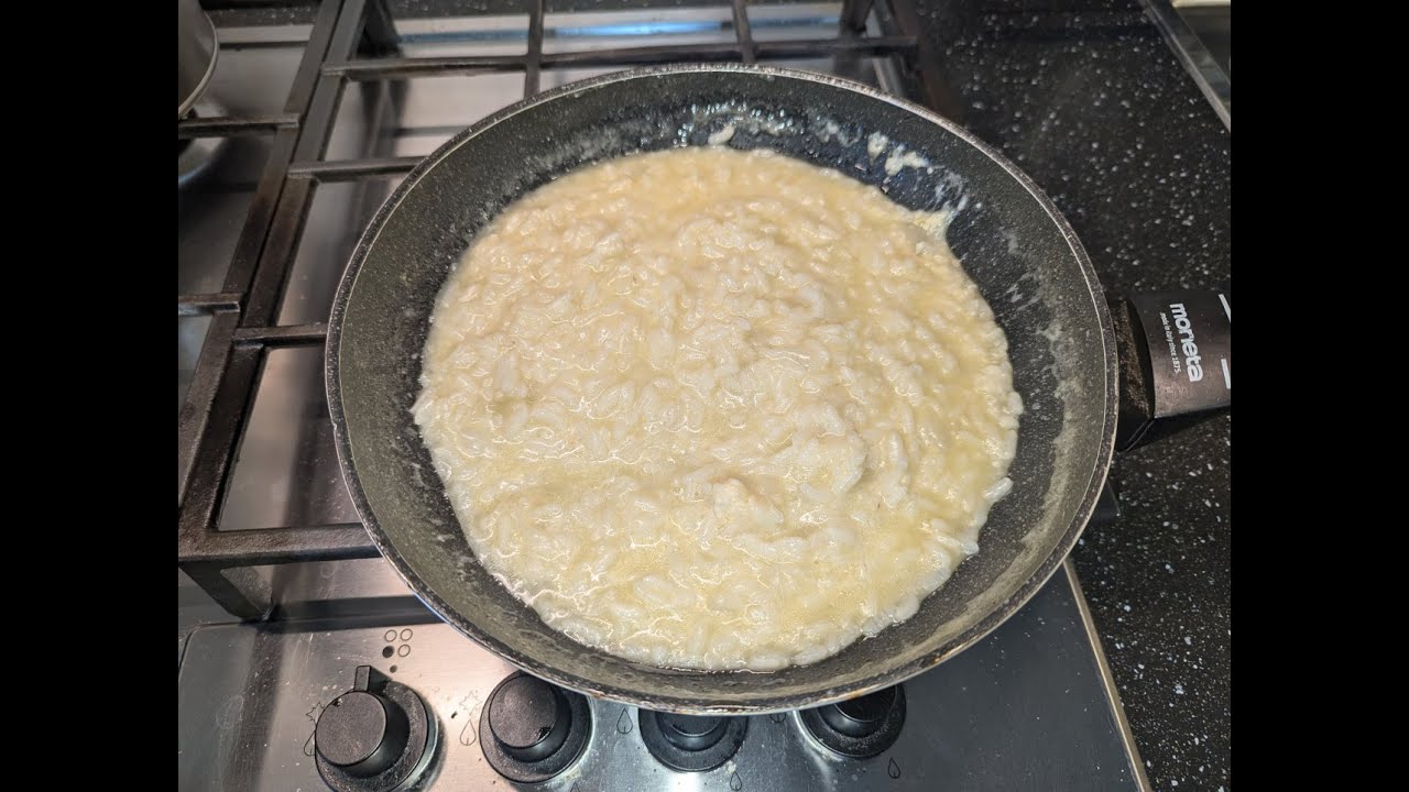 Riso con cipolla bianca..! (Rice with white onion..!)
