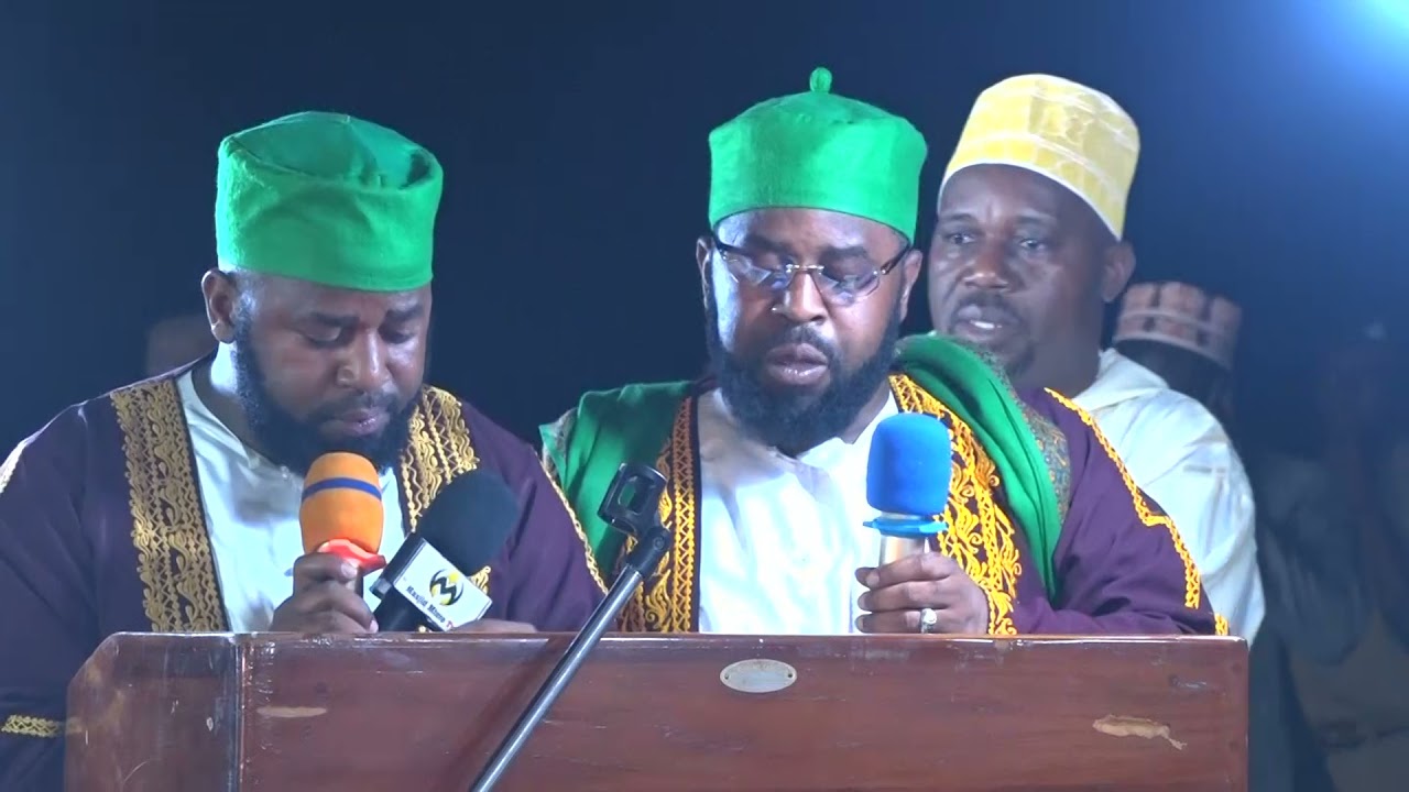 MAPACHA WA MTUME WALIVYOSOMA MLANGO WA KWANZA KTK HADHARA YA MTUME  MAULIDI YA MKURANGA