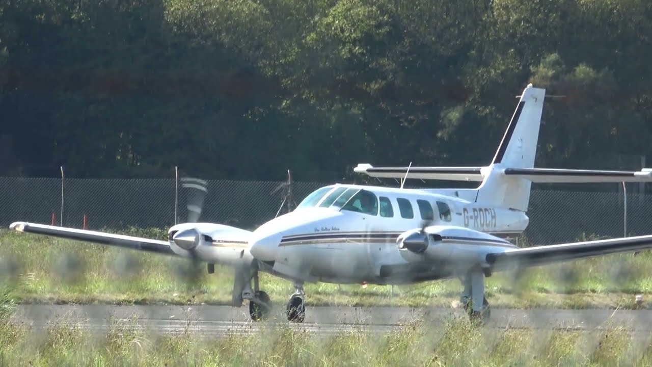 Cessna T303 Crusader (G-ROCH) despegue San Sebastián