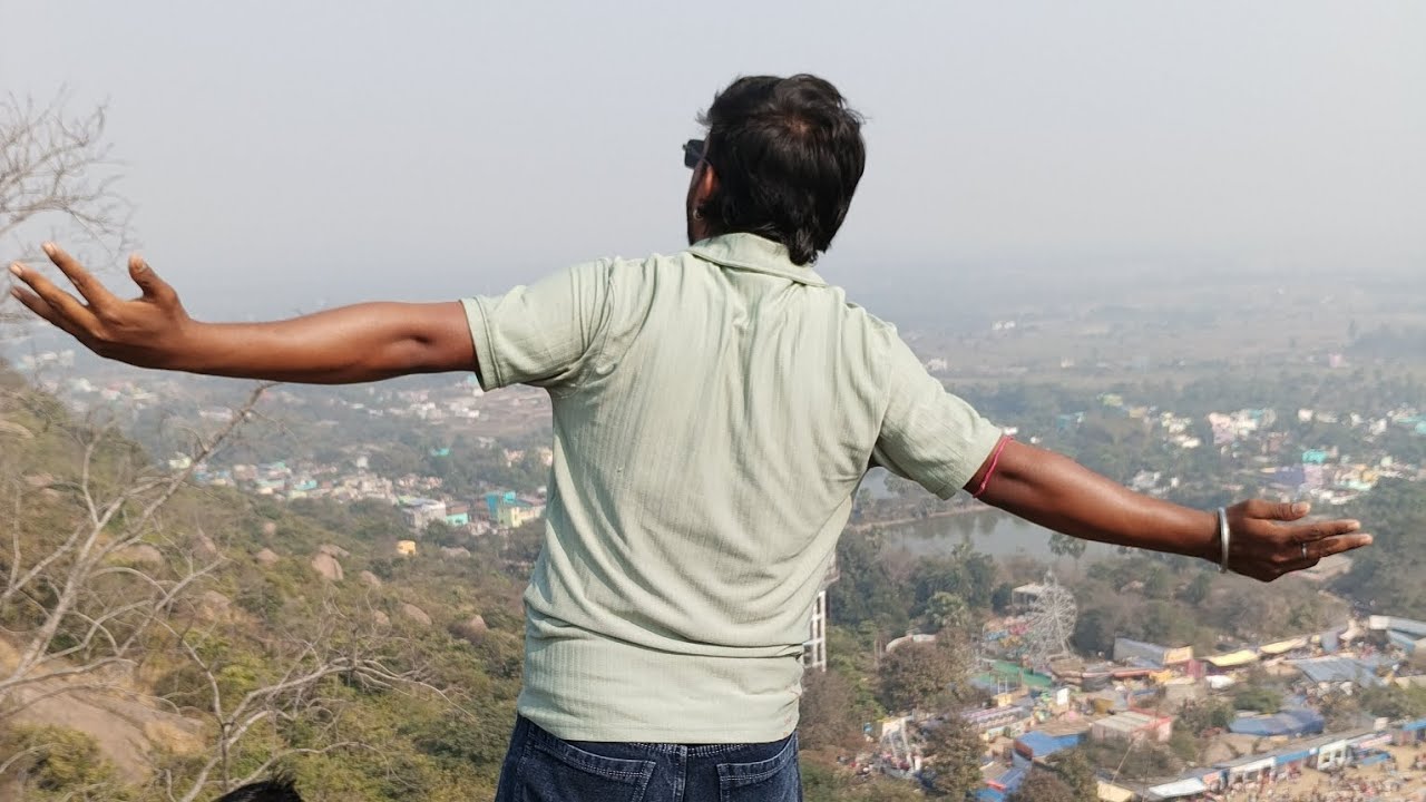 দেখুন, আমি জয়চন্ডী পাহাড়ের পর্যটন মেলায় উপর থেকে কিভাবে নেমে আসছি! 