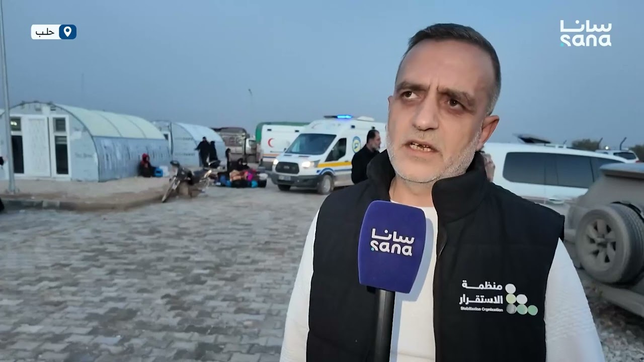 ست حافلات تقل نحو 400 شخص من قاطني مخيم الهول إلى مخيم منطقة أخترين في ريف حلب