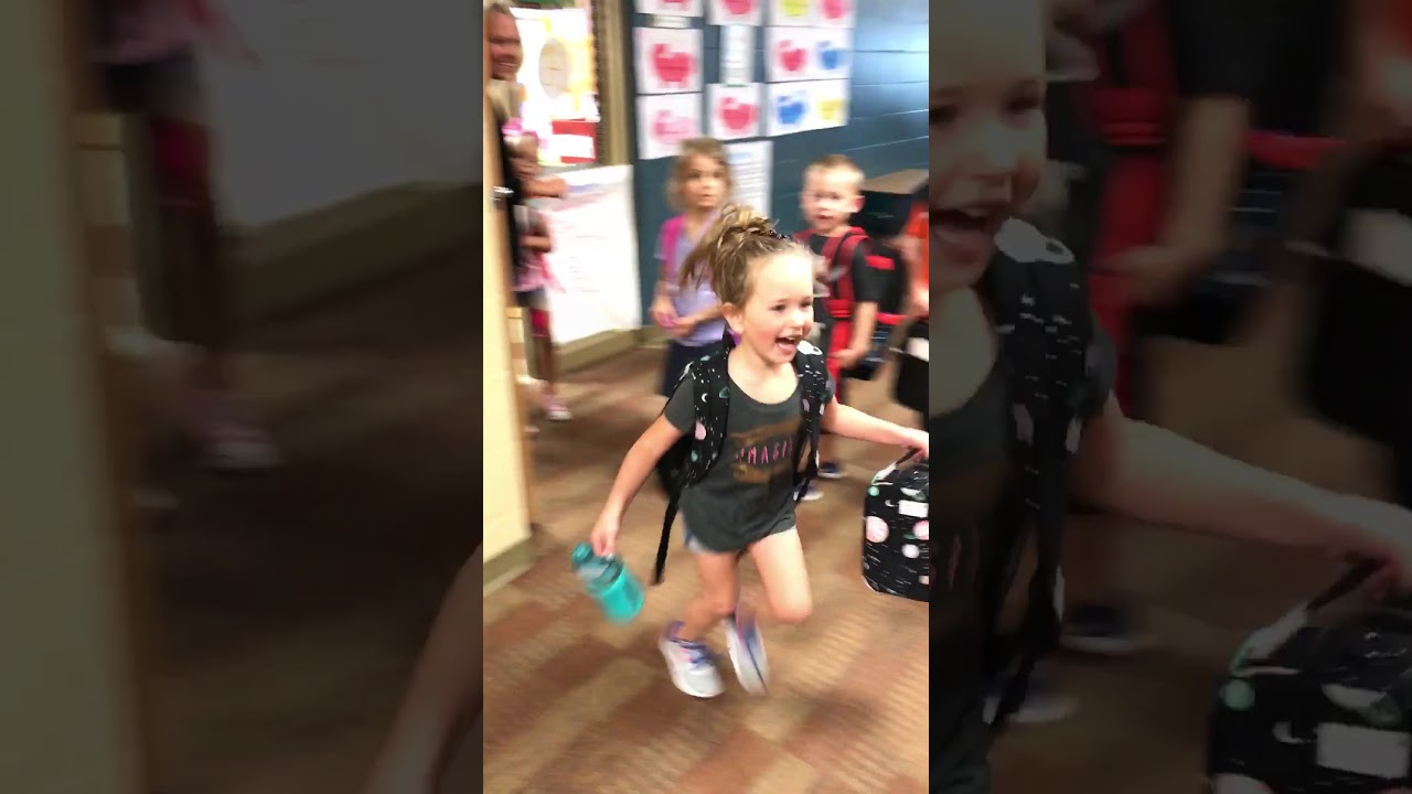 Soldier surprises daughters