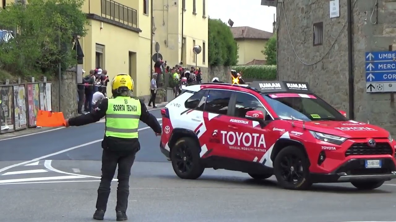 Cortona. Giro d'Italia 2025. Passaggio a Camucia di Cortona, 18 maggio 2025