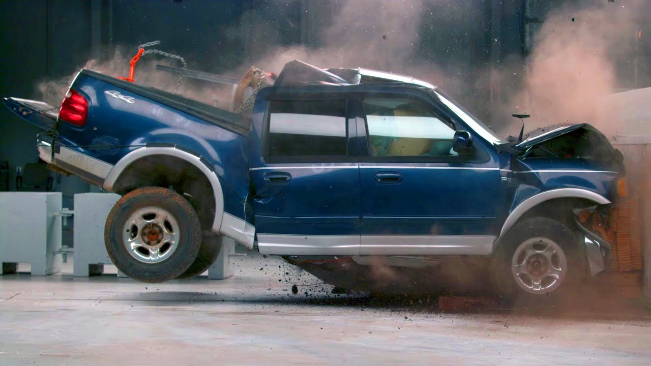 Система аварийного движения IIHS все еще выполняет свою функцию