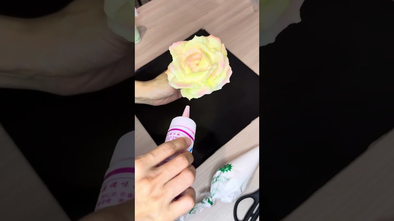 Роза из крема 