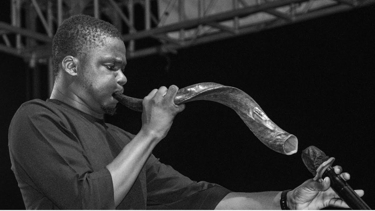 PAUL TOMISIN RAISES AN ALTAR OF WORSHIP AND HEALING AT PYC AGEGE HARVEST OF PRAISE CONCERT