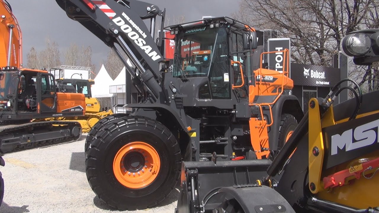 Doosan DL320-7 Large Wheel Loader (2022) Exterior and Interior