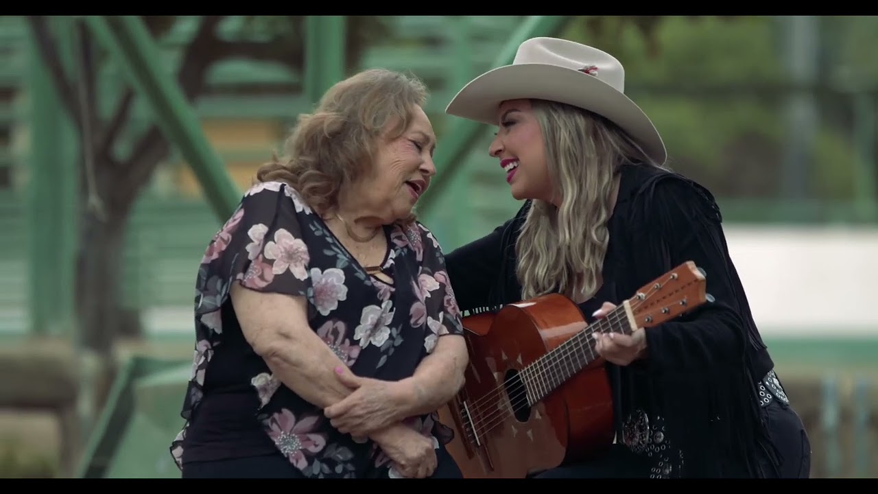 Deyra Barrera - “El Tiempo No Perdona”