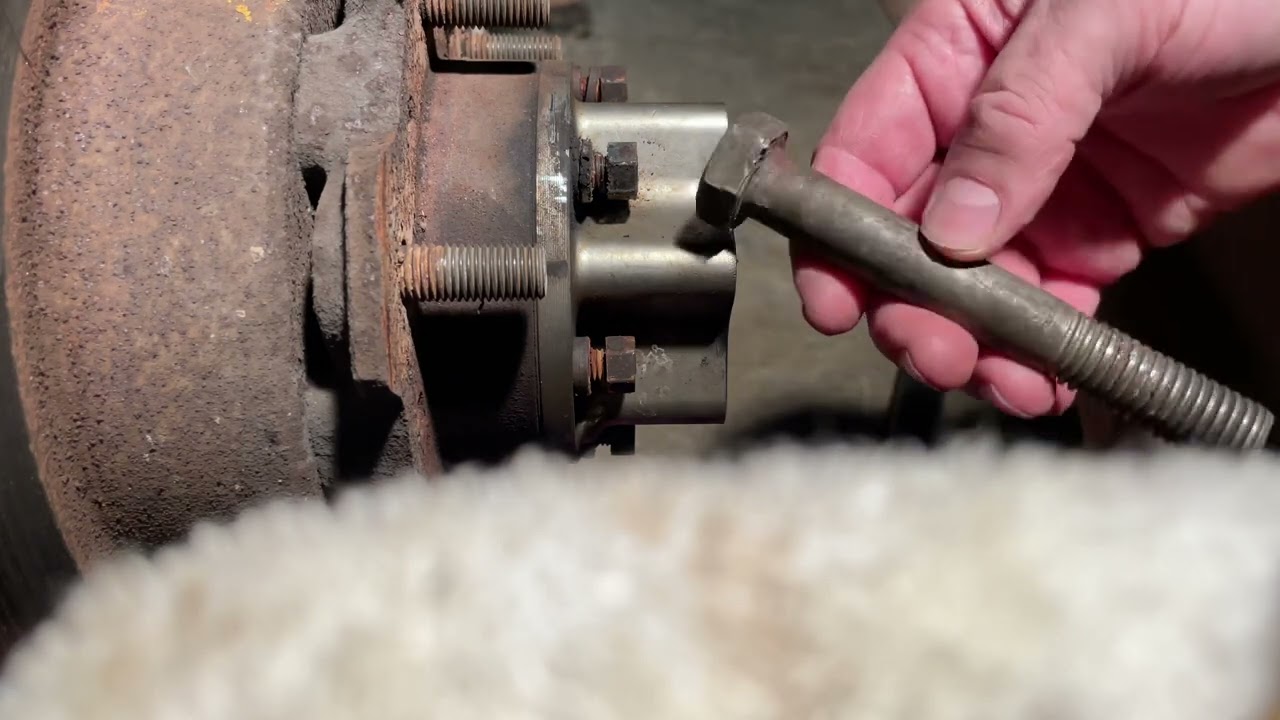 Releasing the cone washers on a 1986 Toyota 4 WheelDrive Pickup Truck manual locking hub.
