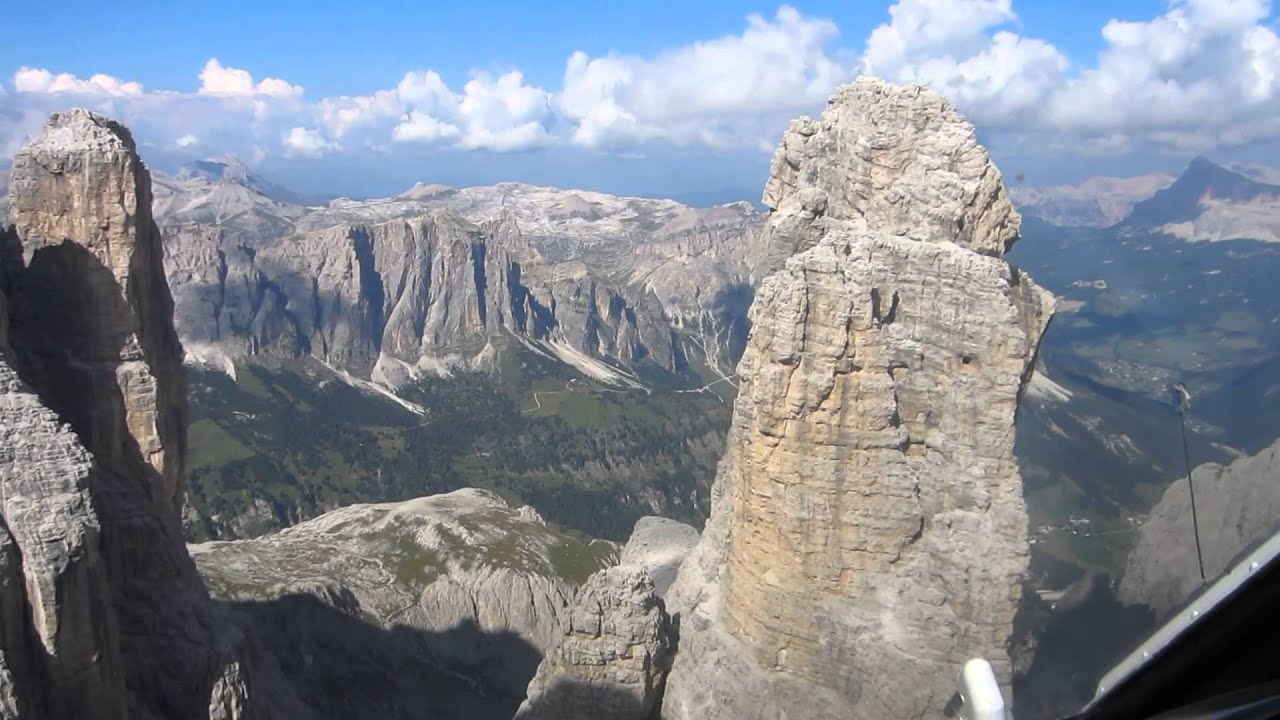 In elicottero sulle Dolomiti (HD 1080)