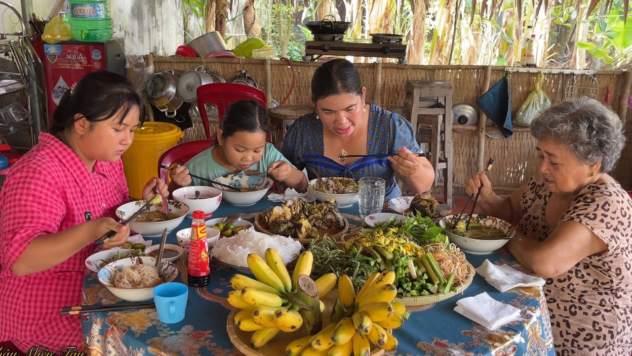Đặc Biệt Với Nồi Bún Cá Toàn Đầu Cá Lóc, Mấy Mẹ Con Ăn Ngon Quá/ NCMT 354