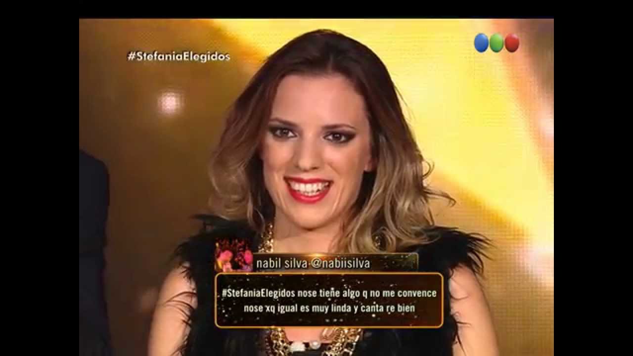 Sillas: Stefanía Ribisich canta 