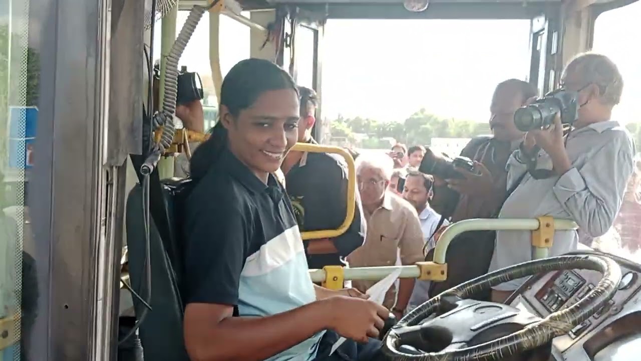 women Bus driver in New Delhi @dtc_uk @AamAadmiParty @Delhitour777