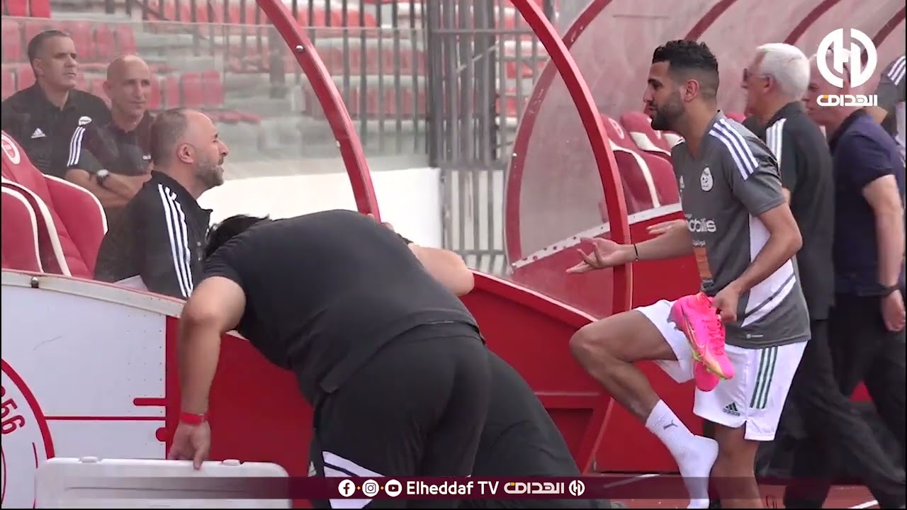 بلماضي في حديث جانبي مع عـــوار ومحرز..شاهدوا