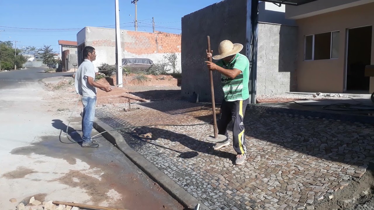 calcadas portuguesa modelo xadrez amarela e preta