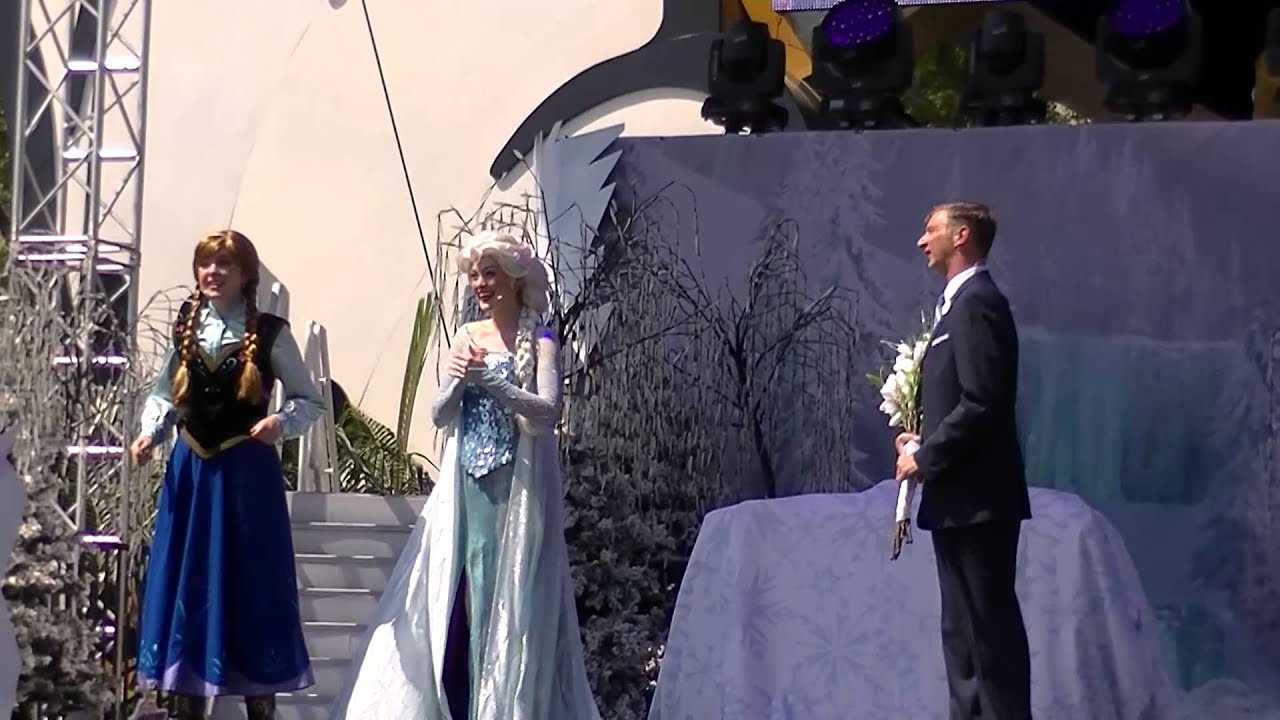 Disney's Hollywood Studios - Frozen Summer Fun - Anna and Elsa's Royal Welcome - July 30, 2014