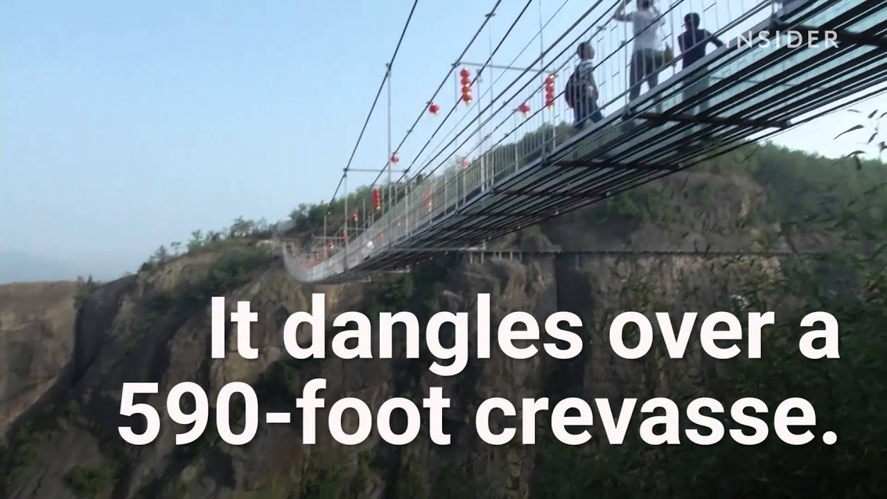 Hundreds are doing yoga on China's terrifying glass-bottomed bridge