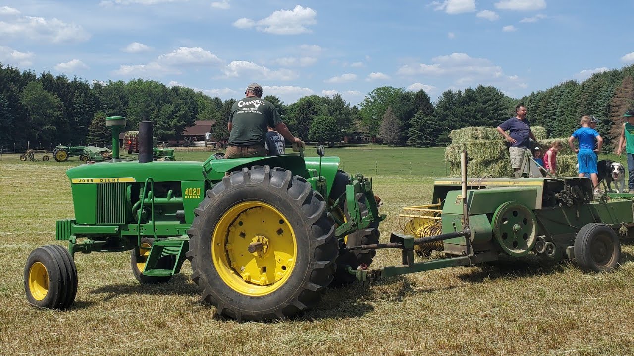 John Deere 4020 baling hay first cutting 2021
