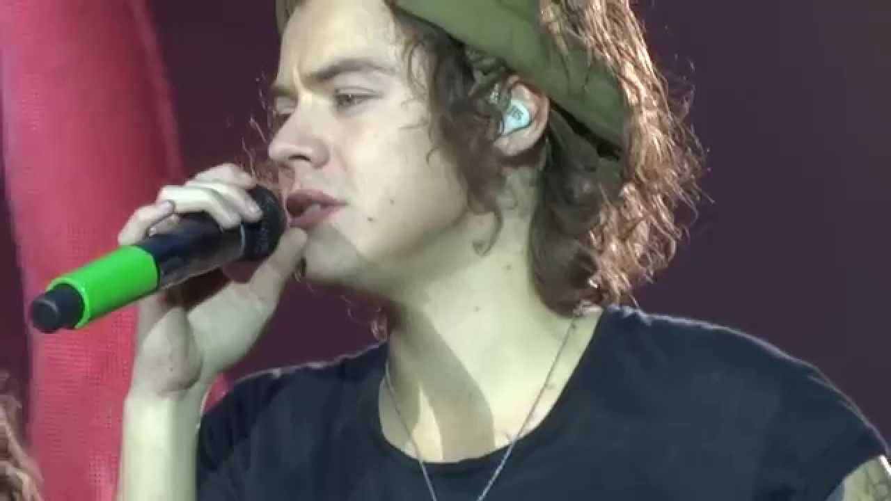 One Direction - What Makes You Beautiful Stade de France 21.06.14 WWAT (Front row)