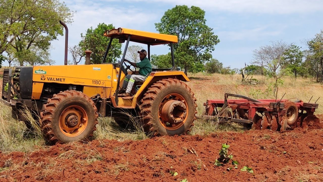 VALMET 1180-S COM GRADE DE 20X28!!! QUE TRATOR ATREVIDO,QUE SERVIÇO BRUTO...