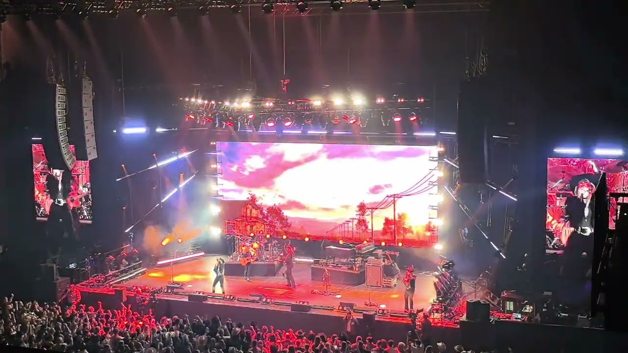 Lainey Wilson - Country's Cool Again LIVE @ C2C FESTIVAL BERLIN 09.03.2025 Germany Mainstage