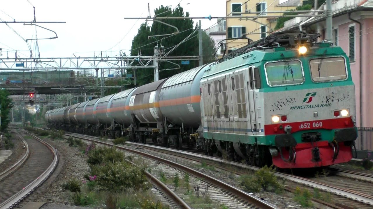 E652.060 XMPR con cisterne del gas in transito a Genova Quarto