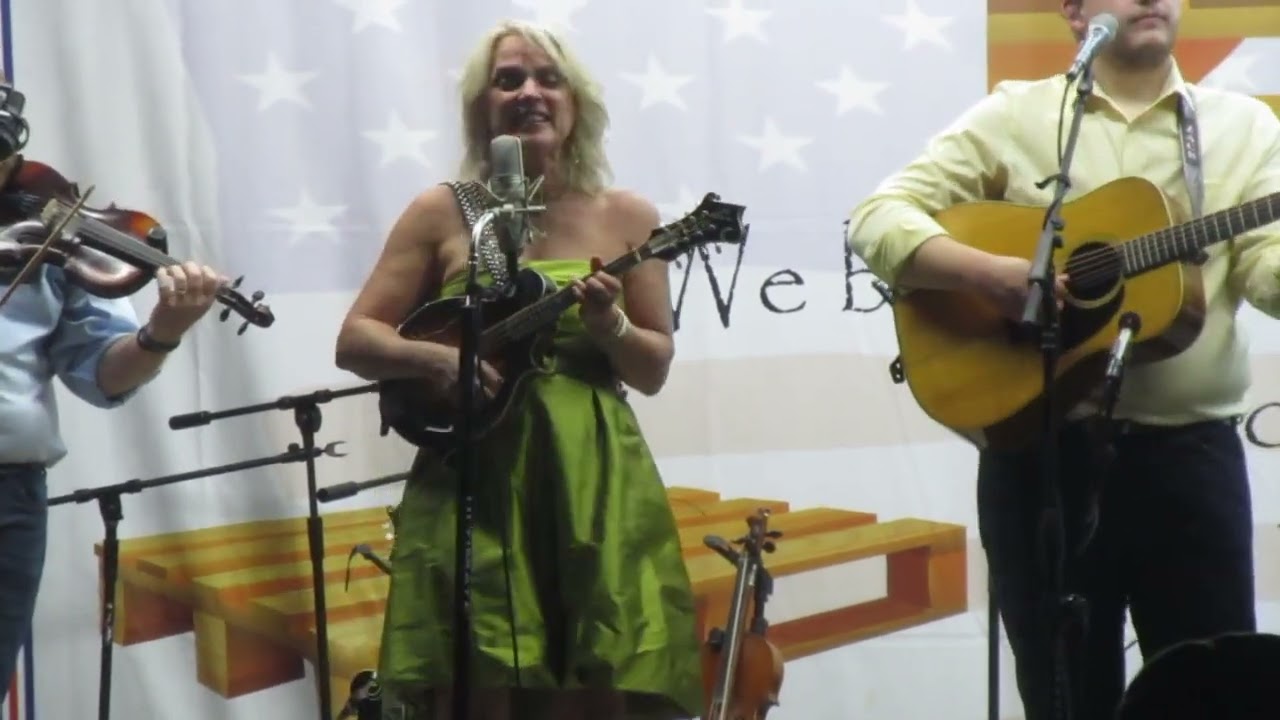 Rhonda Vincent and the Rage Perform 