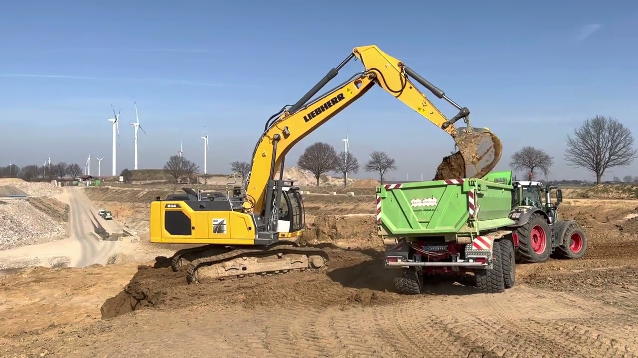Liebherr R934 beim Abraum Laden in der Kiesgrube Firma Tholen in Aldenhoven