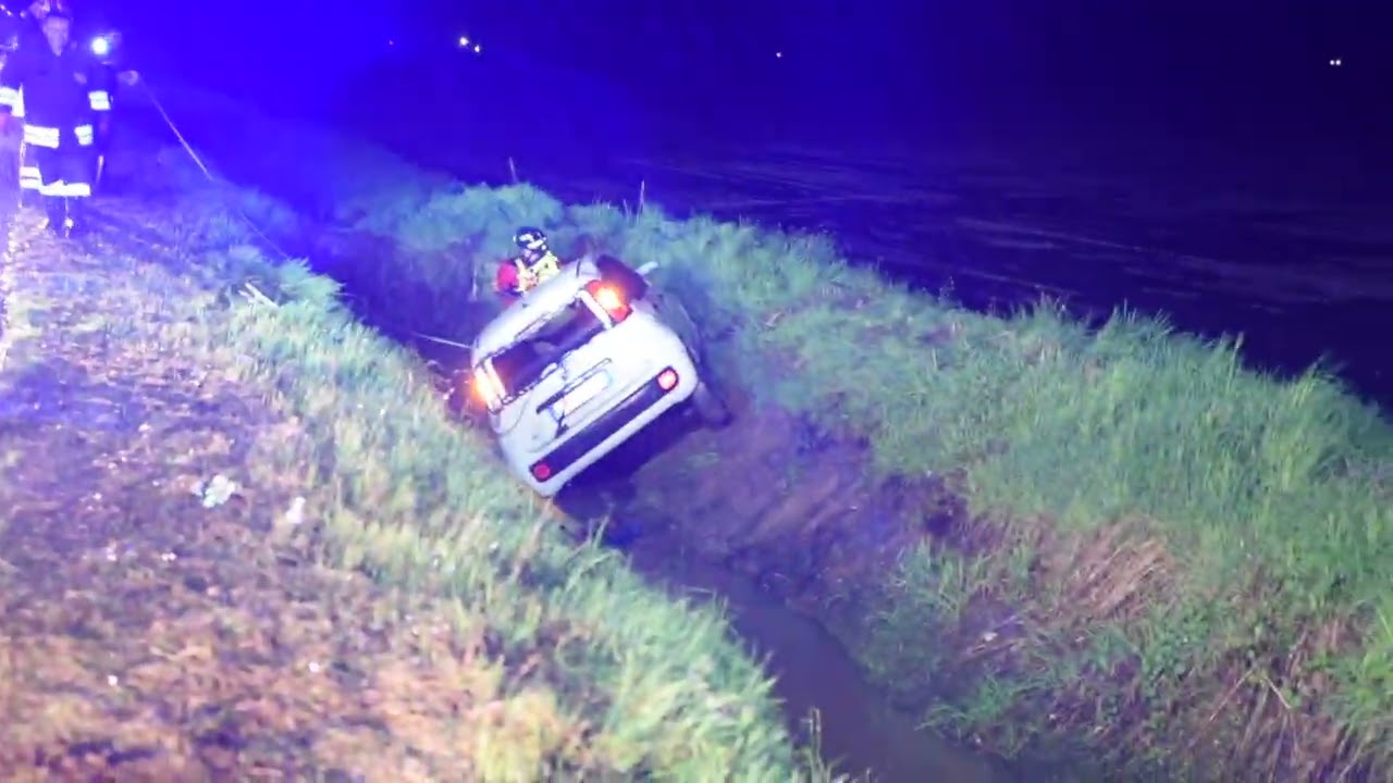 Vigevano, l'incidente in corso Pavia  Un'auto va nel fosso