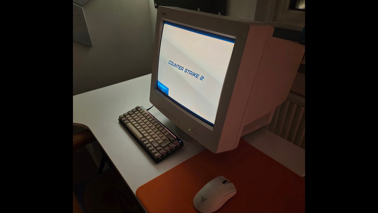 CS2 Deathmatch on a CRT monitor (cyberchoke)