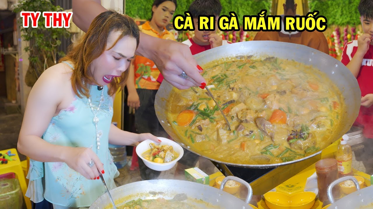 Độc lạ Ty Thy nấu c&agrave; ri g&agrave; mắm ruốc m&ugrave;i hương bay khắp nguy&ecirc;n x&oacute;m - Ty Thy Vlog Gỏi đu đủ