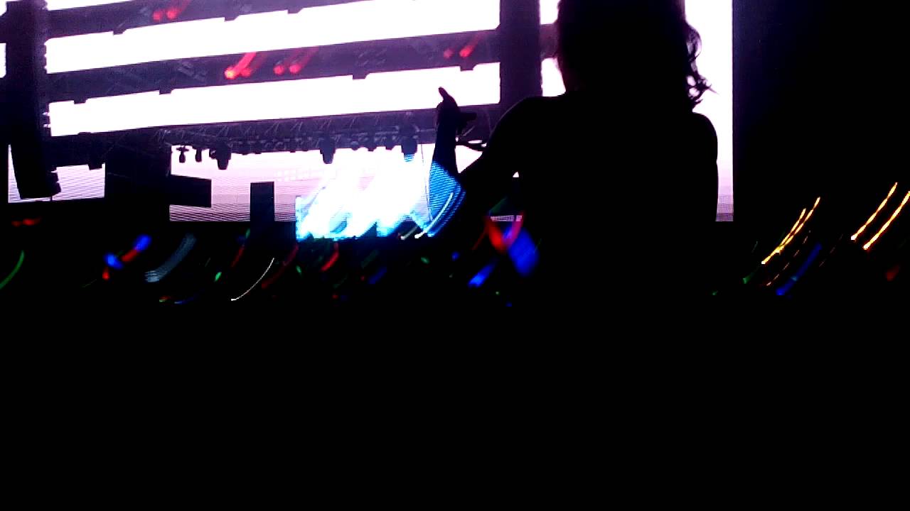 Kura & Laidback Luke-MAD MAN (Live EDP beach party)