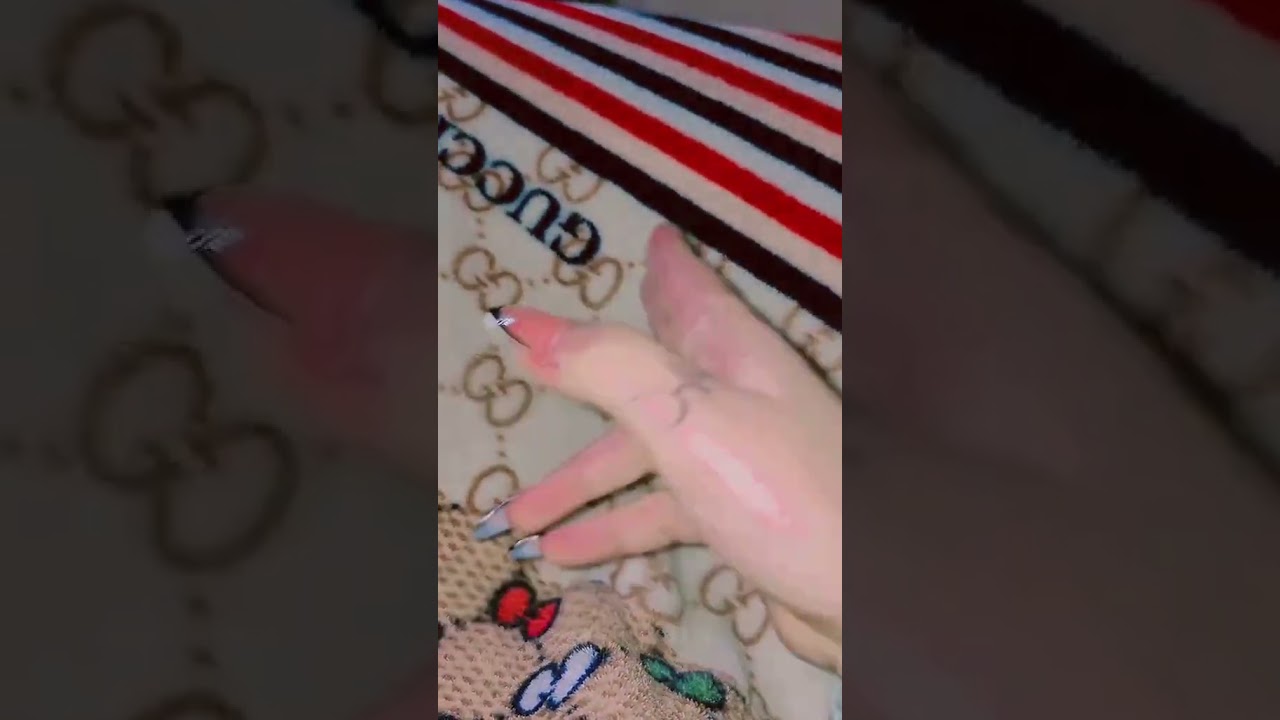 #gold finger nail