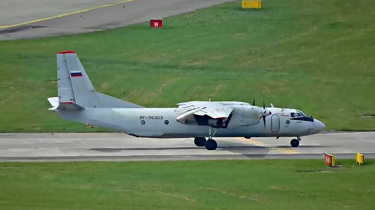 Ан-26 словил боковой ветер на взлёте.