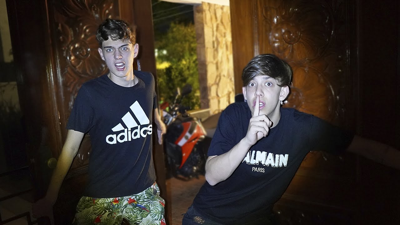 A CASA DO ZANELLA DE NOITE É ASSUSTADORA!!