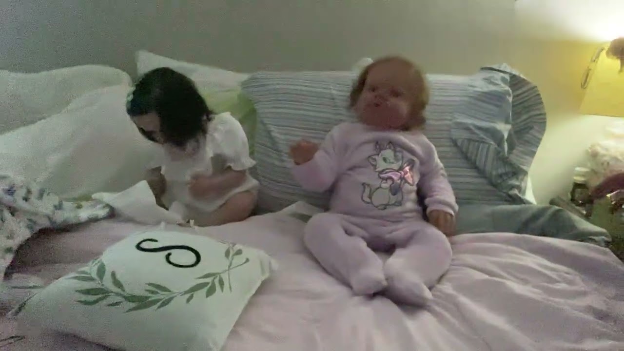 Cheraya gets a change and chat.  Ariana by Reva Schick 