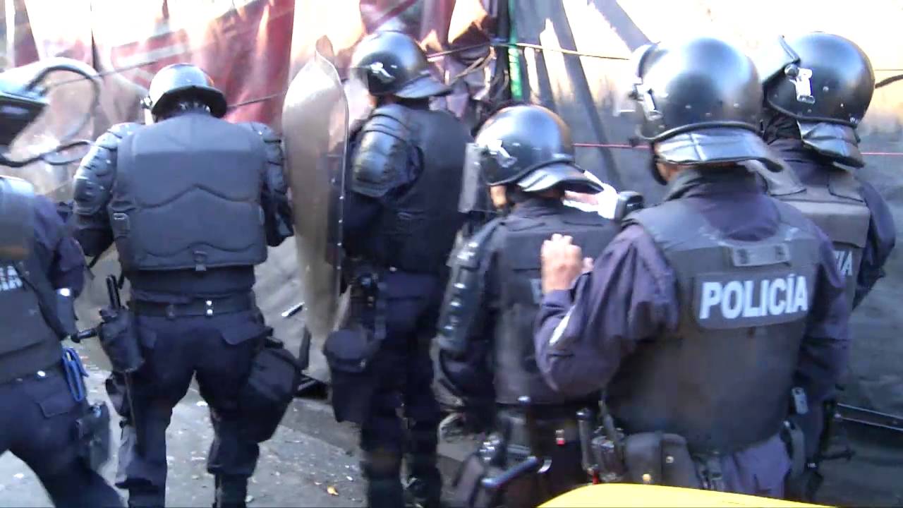 Desalojan vendedores que bloquearon Bulevar del Ejército @SilviaHdezTCS