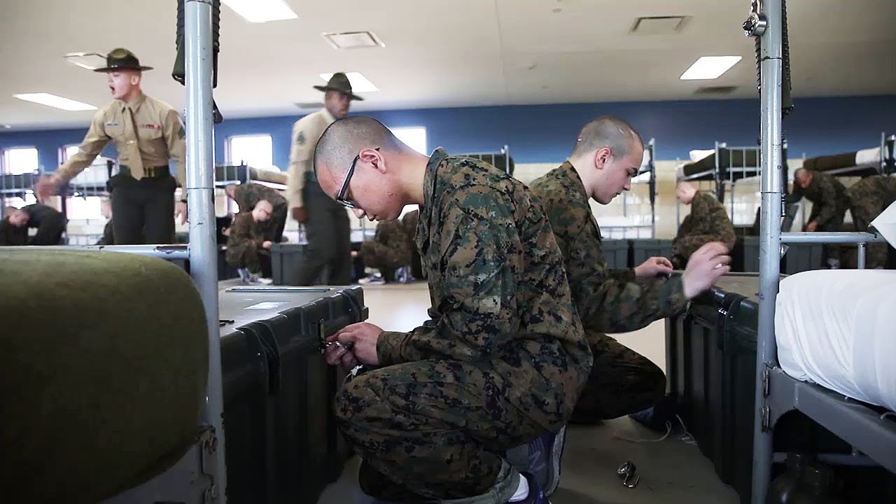 Подготовка новобранцев Корпуса морской пехоты США в MCRD Parris Island (2019)