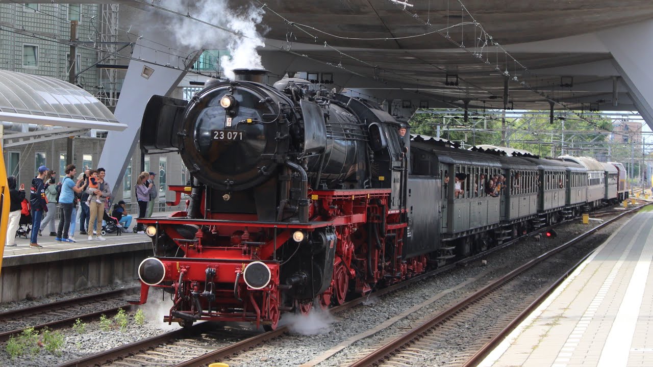 VSM BR 23 071 pendelritten tijdens het Sail event in Amsterdam 23-08-2025