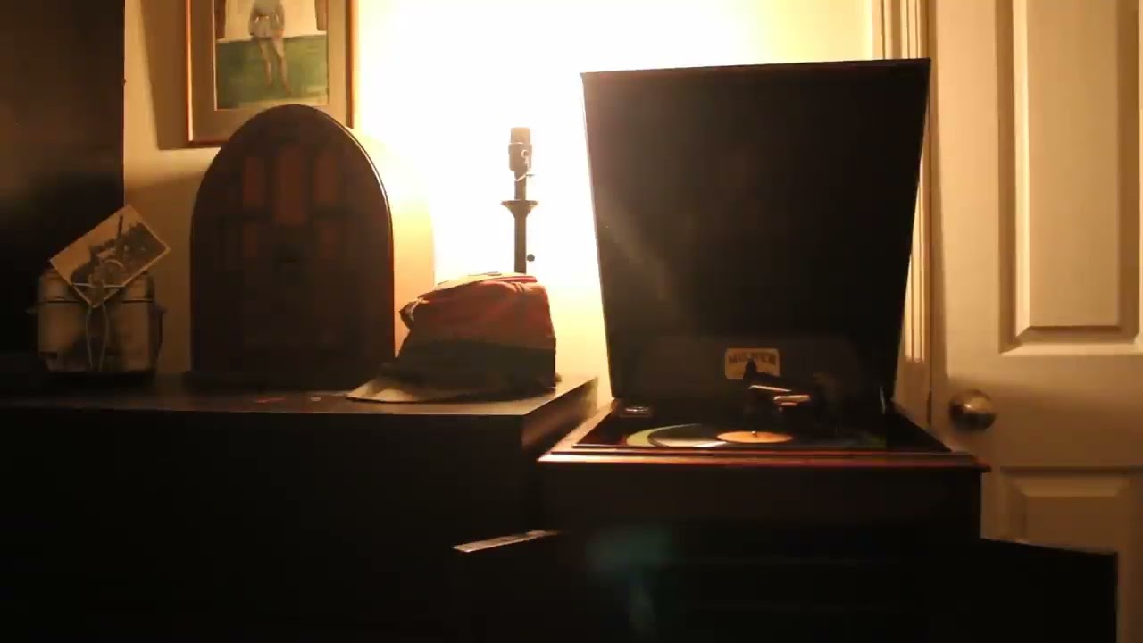 2 hours of early 1900s music played on a 1914 Victrola, perfect to work or study to