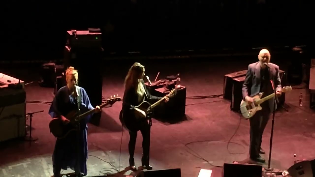 "Malibu" live with Billy Corgan 