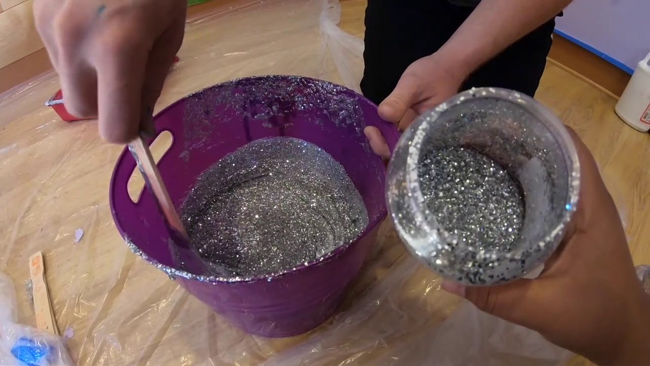 Make your own easy mess free DIY Glitter paint