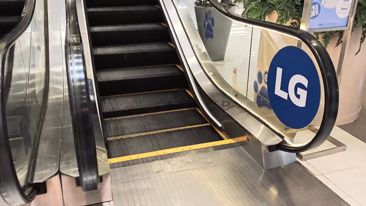 Philippines, SM CITY FAIRVIEW, 2X escalator