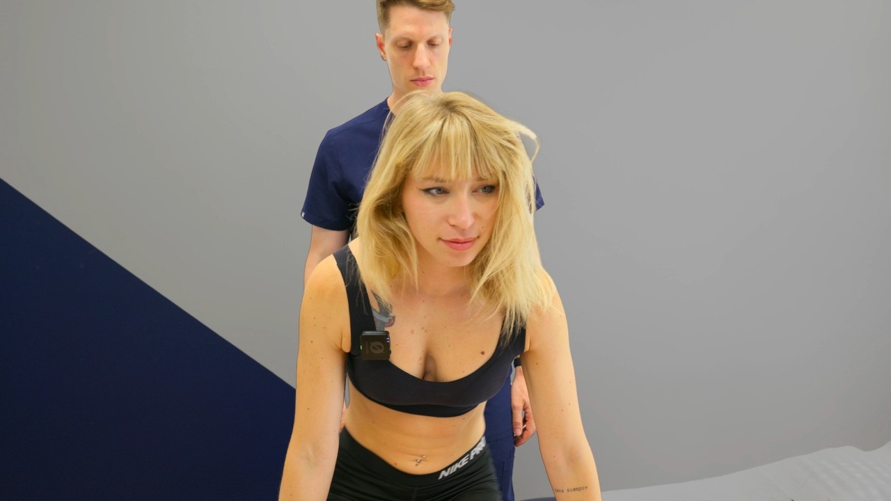 FITNESS MODEL Hyrox con Mal di Schiena: Visita dall'osteopata ASMR