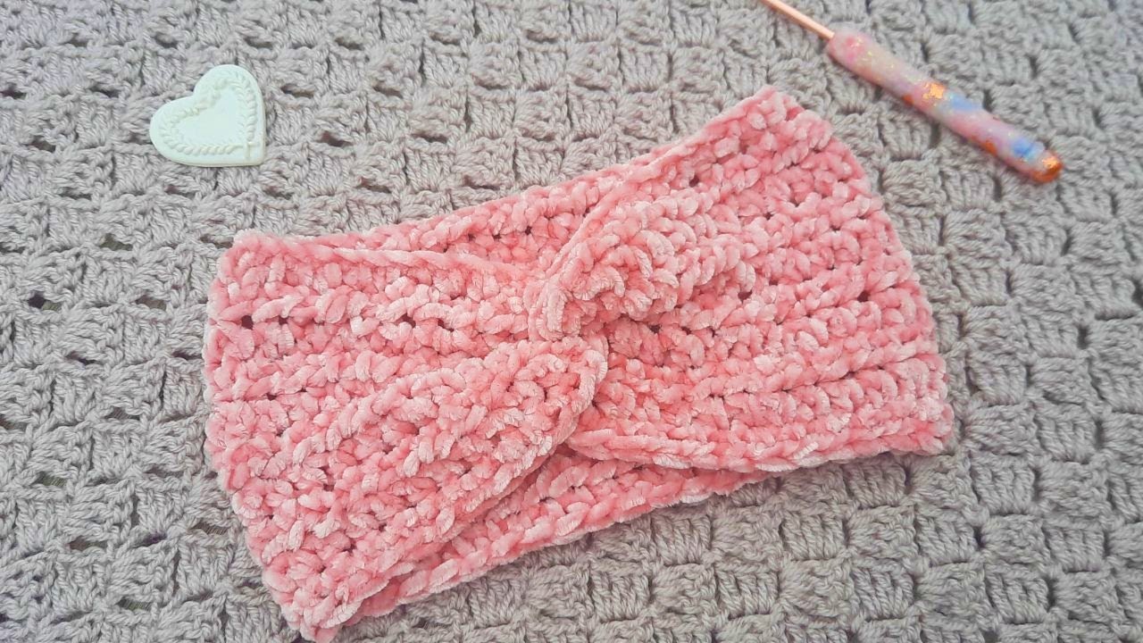 CROCHET VELVET HEADBAND WITH A TWIST | Crochet Easy Twisted Headband, Includes Free Written Pattern