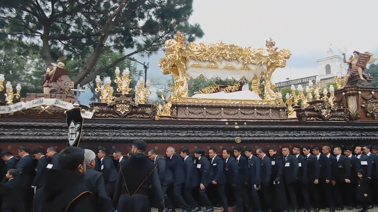 Salida Procesión Señor Sepultado de la Escuela de Cristo 2024.75 años de Velación.