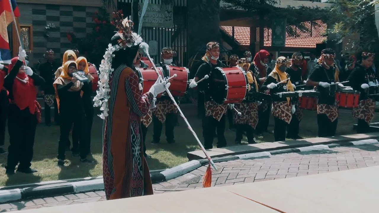 Show of Drumband dalam Festival Seni Budaya dan Vokasi SLBN Gedangan Sidoarjo