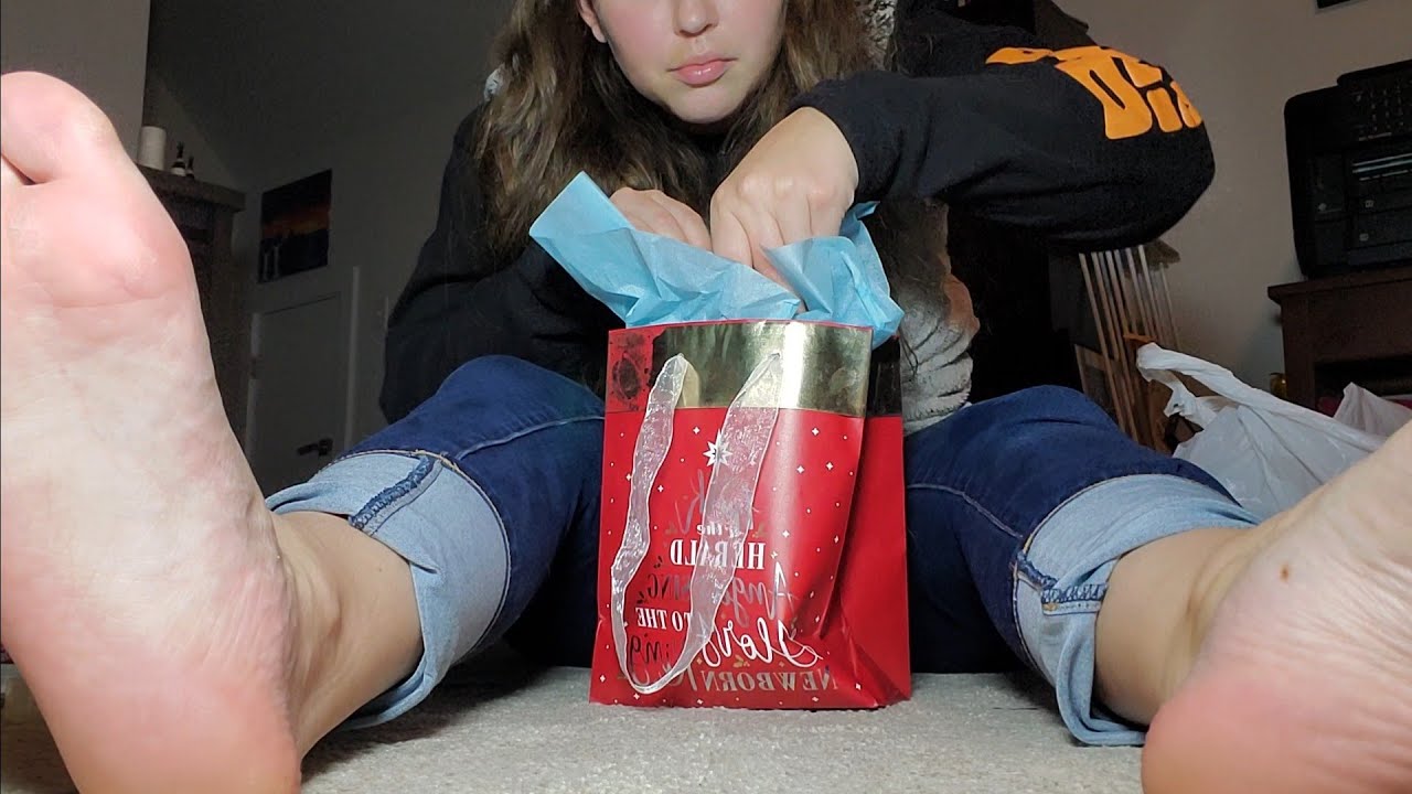 (1 HOUR) Playful Giantess Wraps With Tiny ASMR RP